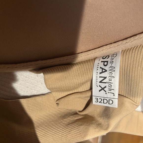 SPANX Racer Back Full Coverage Bra NWOT 32DD - Picture 2 of 2